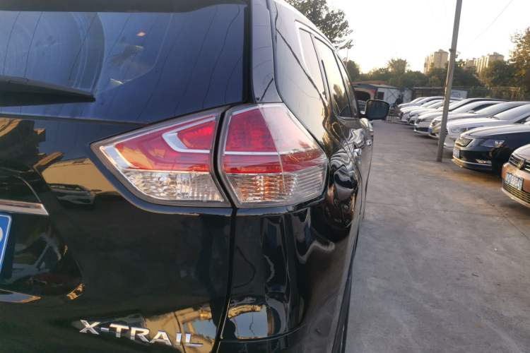 Used Nissan X-Trail 2015 2.0L CVT Comfort MAX Edition 2WD
