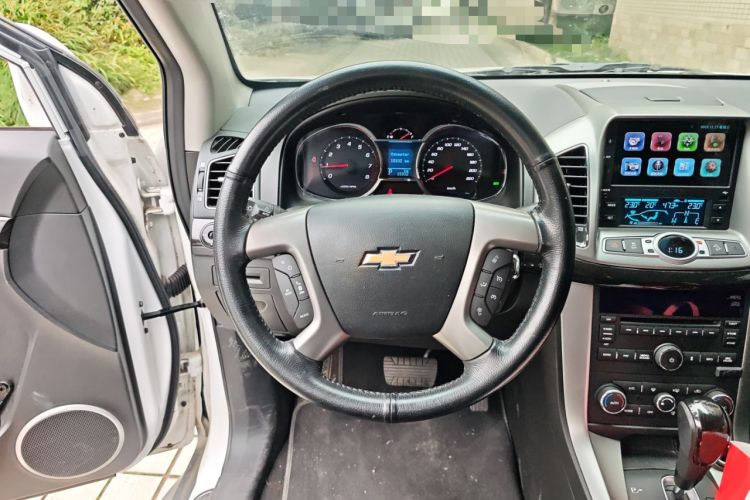Used Chevrolet Captiva 2015 2.4L 4x4 Flagship Edition 7-Seater
