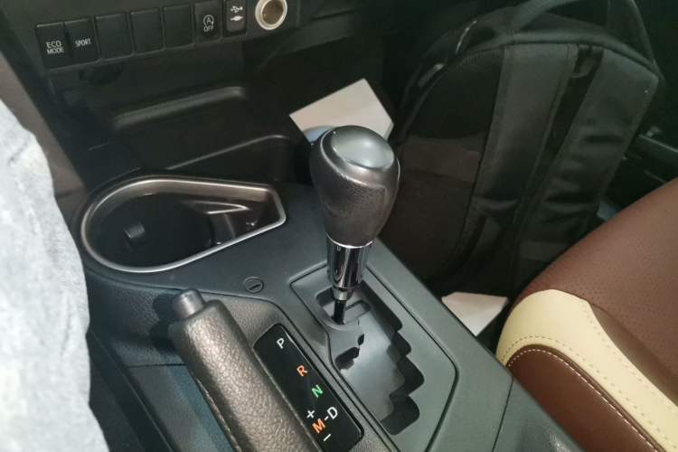 Used Toyota RAV4 2016 2.0L CVT Two-Wheel Drive Fashion Edition China V Standard
