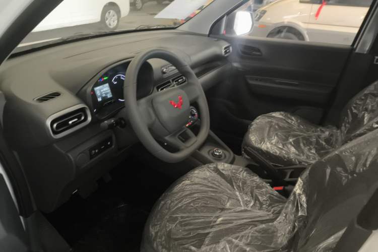 Used Wuling Hongguang New Energy 2024 All-Electric Model 300KM Practical Version
