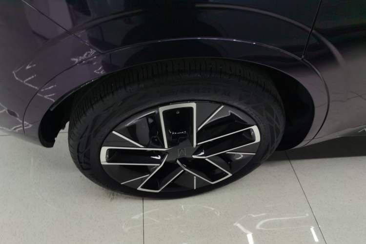 Used  11 2025 Ultra Extended-Range Edition