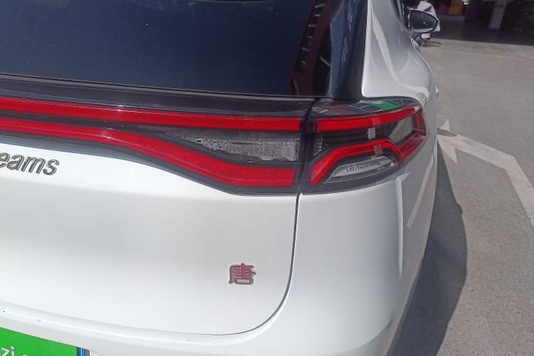 Used BYD Tang 2018 2.0T Automatic SmartConnect Luxury Version 7 Seats China V Standard
