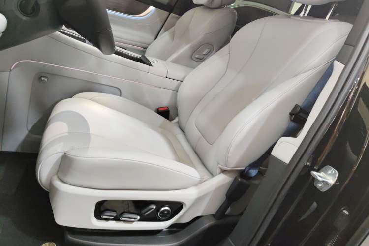 Used Hima AITO M9 2025 All-Electric Max Version 100 kWh 6-Seater
