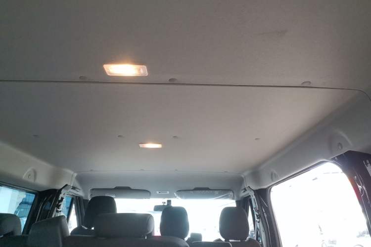 Used JMC Fushun 2025 2.0T 6MT Diesel Short-Wheelbase Low-Roof Commercial Multi-Purpose Passenger Vehicle with 5/6 Seats and Twin-Swing Tailgate
