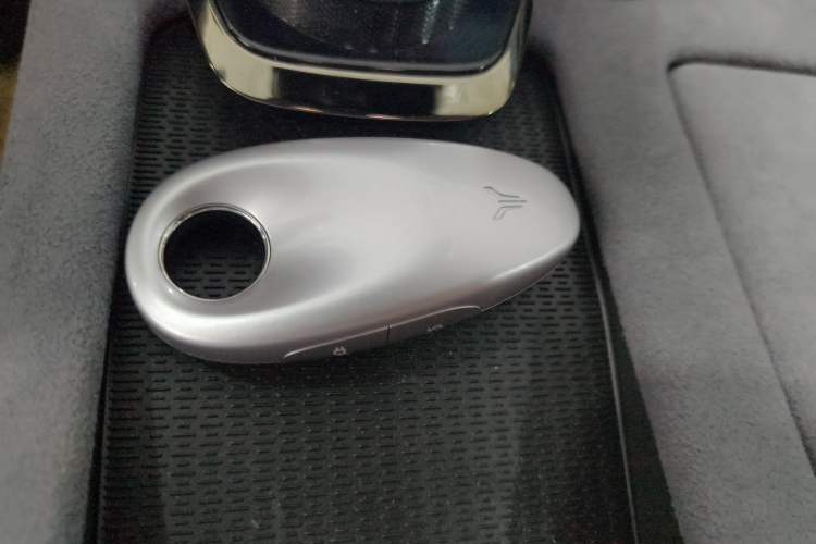 Used VOYAH PASSION 2024 PHEV Four-Wheel Drive Ultra-Long Range Flagship Model
