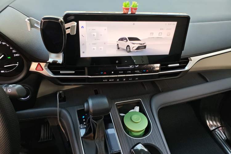 Used Toyota Granvia 2024 2.5L Hybrid Comfort Edition