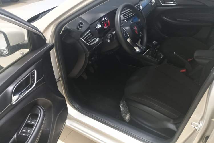 Used Roewe i5 2019 1.5L Manual 4G Connected Langyue Edition

