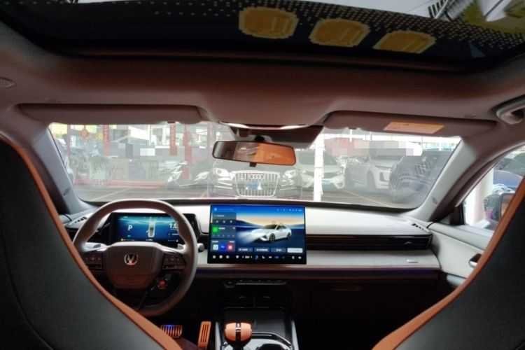 Used Changan UNI-V 2025 Model Third-Generation 2.0T Dynamic Edition
