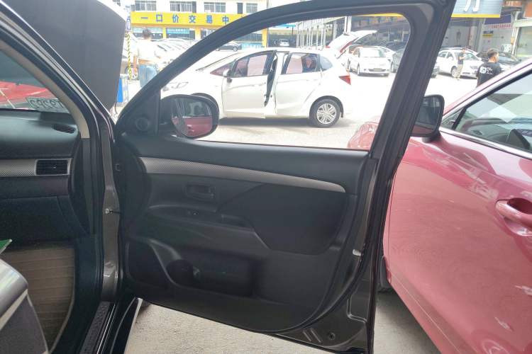 Used Mitsubishi Outlander 2016 2.0L Two-Wheel Drive Comfort Edition 5 Seats
