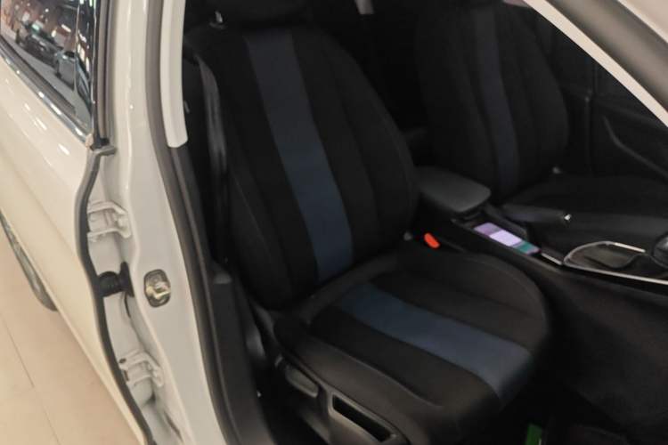 Used Peugeot 308 2018 1.6L Automatic Luxury Edition
