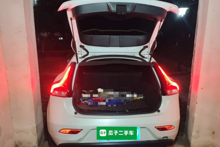 Used Volvo V40 2015 1.6T Zhiyi Edition
