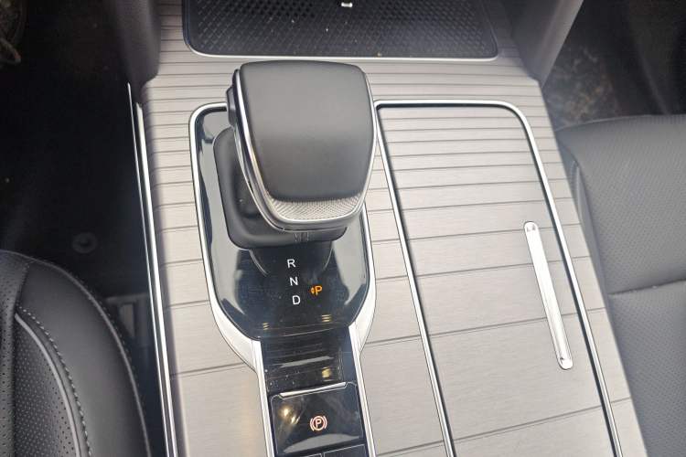 Used Hongqi HS7 PHEV 2024 2.0T PHEV Four-Wheel Drive Flagship Edition 6 Seats
