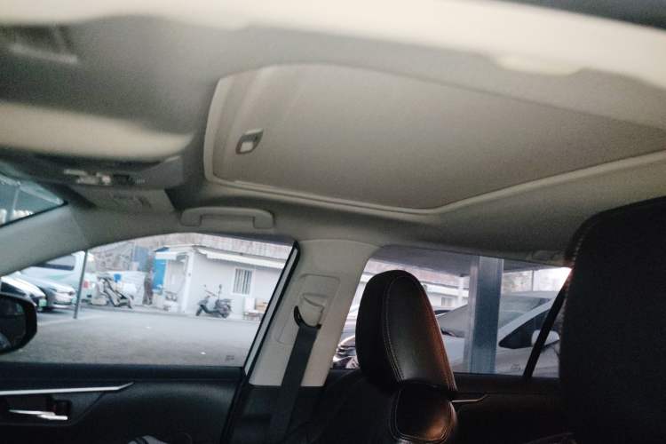 Used Toyota RAV4 2020 Dual-Engine 2.5L E-CVT Two-Wheel Drive Elite Edition
