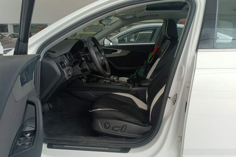 Used Audi A4L 2017 40 TFSI Ambition Edition
