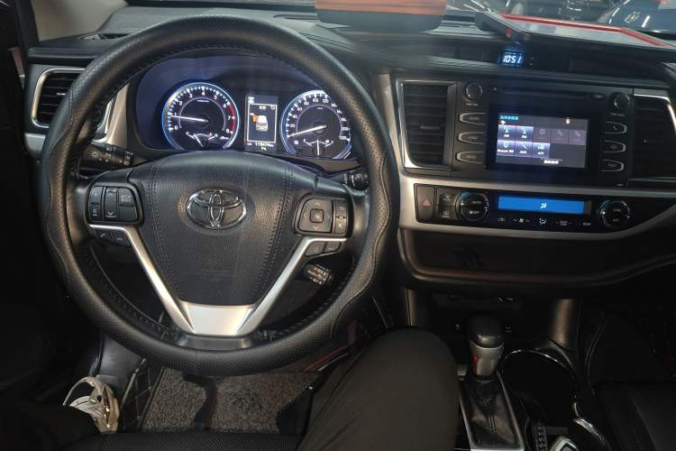 Used Toyota Highlander 2018 2.0T Four-Wheel Drive Luxury Edition 7 Seats China V Emission Standard
