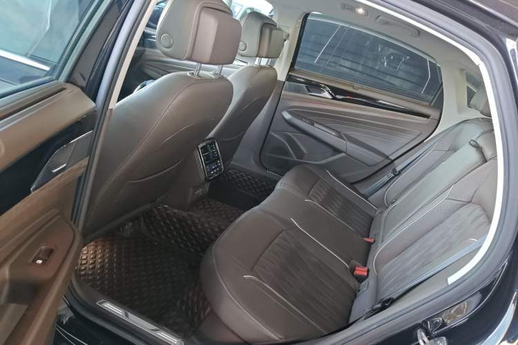 Used Volkswagen Passat 2019 330TSI Luxury Edition China VI Standard
