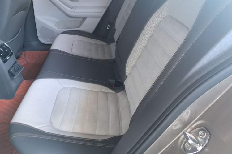 Used Volkswagen Sagitar 2015 230TSI Automatic Luxury Model
