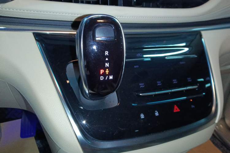 Used Buick GL8 2023 Land Executive Class 652T Luxury Model
