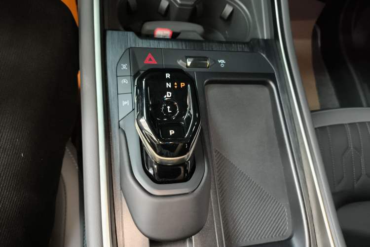 Used Ford Edge 2023 Ford Explorer L 2.0T EcoBoost Two-Wheel Drive 7-Seater Luxury Model
