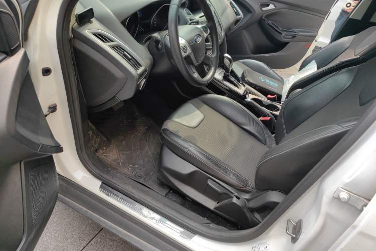 Used Ford Focus 2012 Sedan 1.6L Automatic Fashion Edition