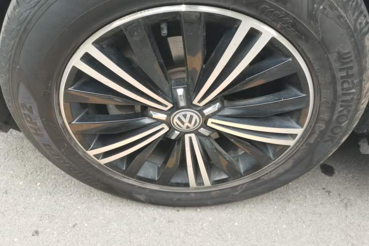 Used Volkswagen Tiguan L 2019 330TSI Automatic Two-Wheel Drive Panoramic Comfort Edition China VI Standard
