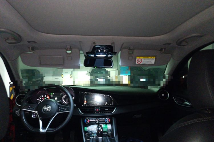 Used Alfa Romeo Giulia 2017 2.0T 200HP Luxury Edition
