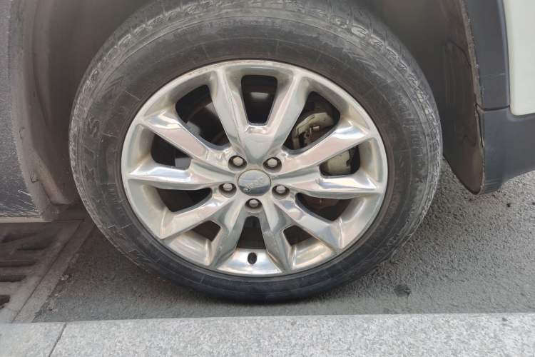 Used  Cherokee 2014 2.4L Luxury Edition
