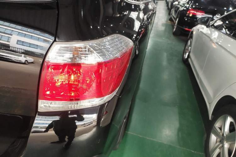 Used Toyota Highlander 2012 2.7L Two-Wheel Drive 7-Seater Luxury Edition
