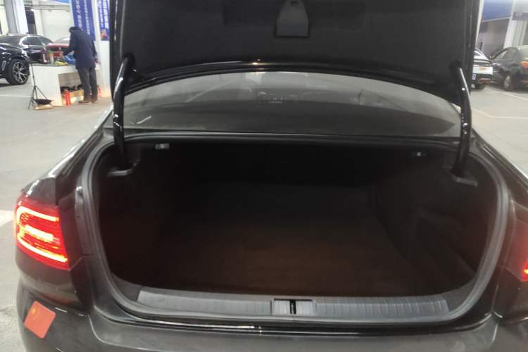 Used Volkswagen Magotan 2019 330TSI DSG Leading Model China VI Standard