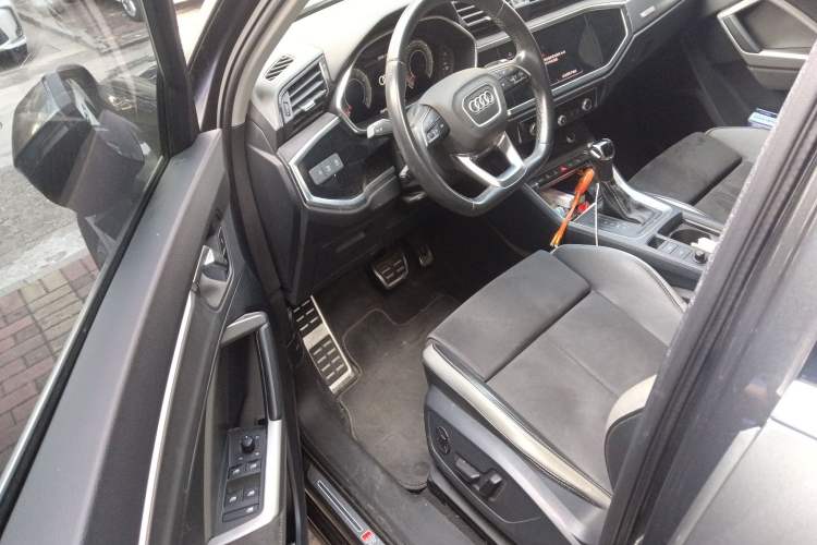 Used Audi Q3 2021 40 TFSI Fashion Dynamic Model