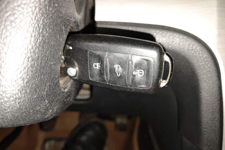 Used Volkswagen Lavida 2013 Restyled Classic 1.6L Manual Comfort Edition
