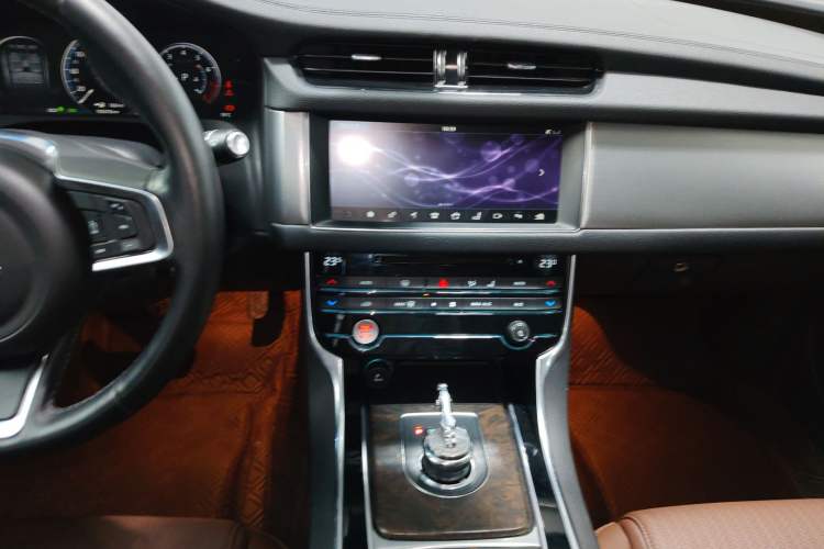 Used Jaguar XFL 2018 XFL 2.0T 250 PS Luxury Edition
