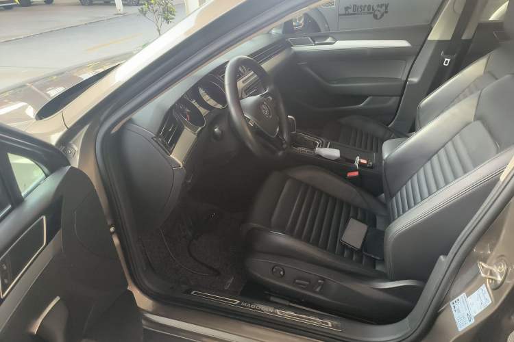 Used Volkswagen Magotan 2017 330TSI DSG Leading Model
