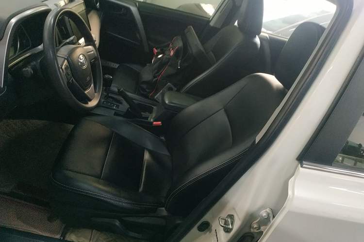 Used Toyota RAV4 2019 2.0L CVT Two-Wheel Drive Pioneer Edition China VI Standard
