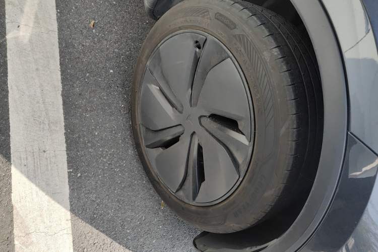 Used Tesla Model Y 2025 Rear-Wheel-Drive Version