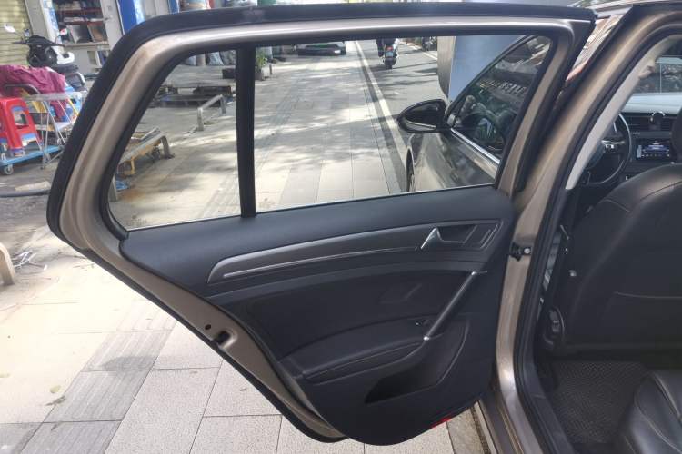 Used Volkswagen Golf 2016 230TSI Automatic Luxury Version
