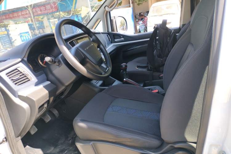 Used FORTHING Lingzhi 2023 M5L 1.6L Comfort 9-Seater
