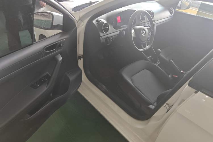 Used Volkswagen Jetta 2017 1.5L Manual Fashion Edition
