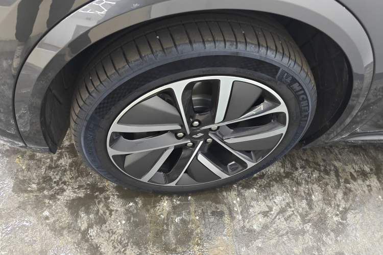 Used Li Auto L8 2024 Ultra Model
