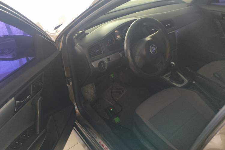 Used Volkswagen Lavida 2013 Revised Classic 1.6L Automatic Fashion Edition
