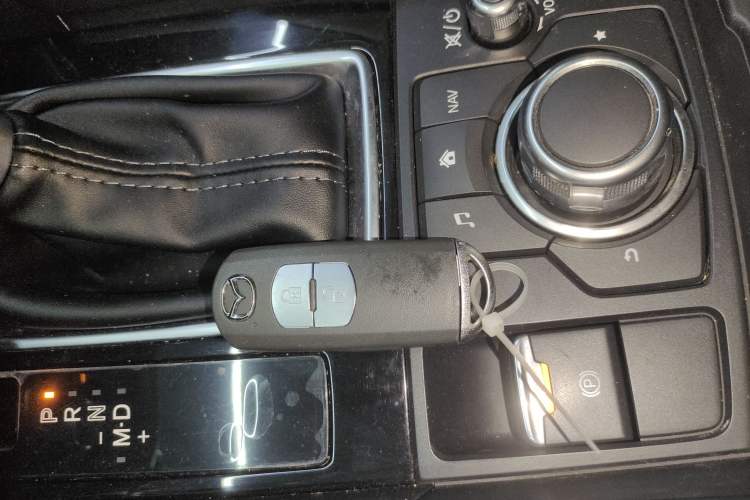 Used Mazda Mazda 3 Axela 2017 Hatchback 1.5L Automatic Luxury Model Emission Standard China V
