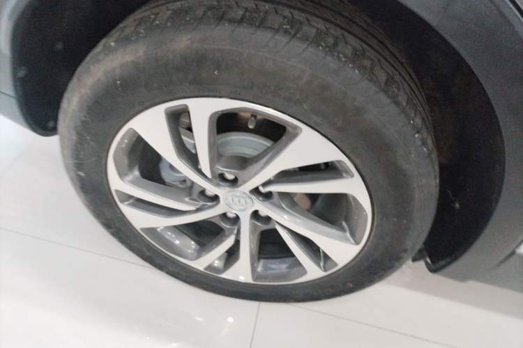 Used Buick Envision 2020 Encore S 652T Four-Wheel Drive Luxury Model
