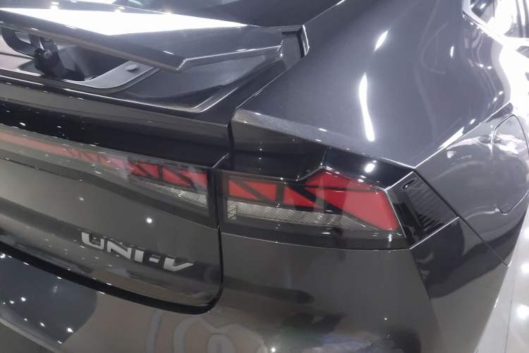 Used Changan UNI-V iDD 2024 Blue Whale Smart Electric iDD 136km Luxury Model