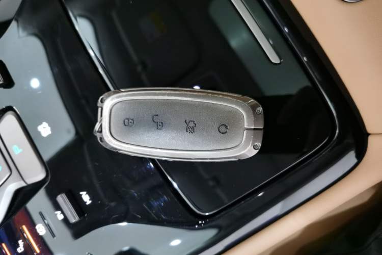 Used Denza D9 2022 DM-i 970 Four-Wheel Drive Flagship Model