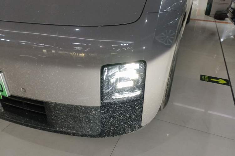 Used Li Auto MEGA 2024 Ultra Model
