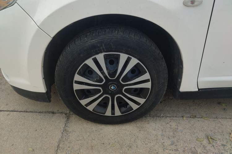 Used Venucia R50 2015 1.6L Automatic Fashion Edition
