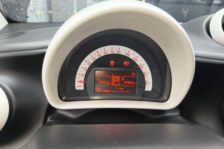 Used smart fortwo 2015 1.0L 52 kW hardtop Dynamic version