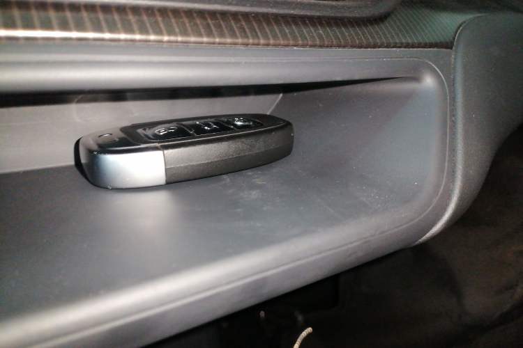 Used Hongqi E-QM5 2022 431 km Charge & Enjoy Edition
