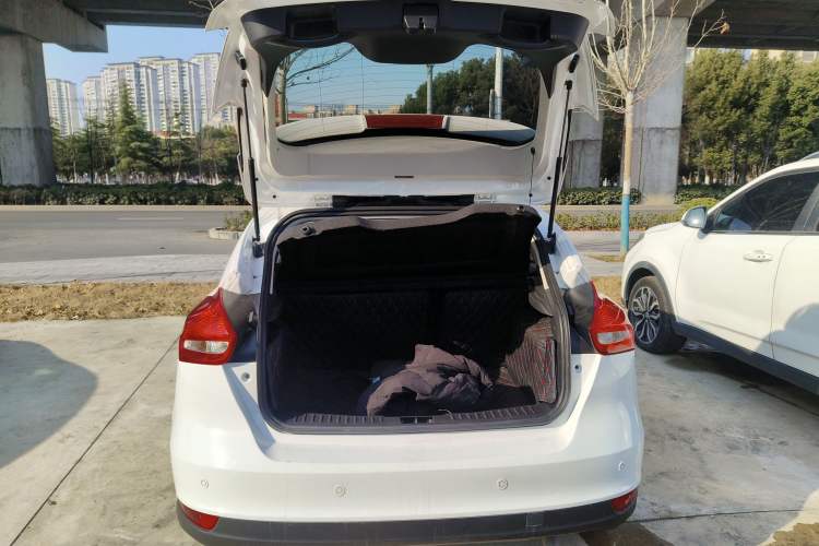 Used Ford Focus 2018 Hatchback Classic 1.6L Automatic Trendy SmartDrive Edition