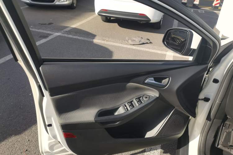 Used Ford Focus 2012 Hatchback 1.6L Automatic Fashion Edition
